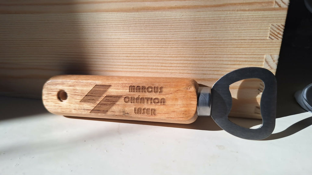Décapsuleur à bière en bois
